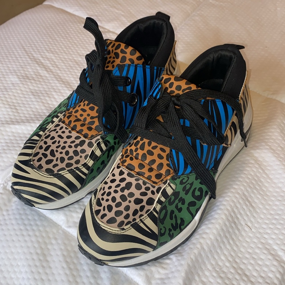 La Sheelah Womens Animal print Sneakers Shoes Multicolor Great condition 8